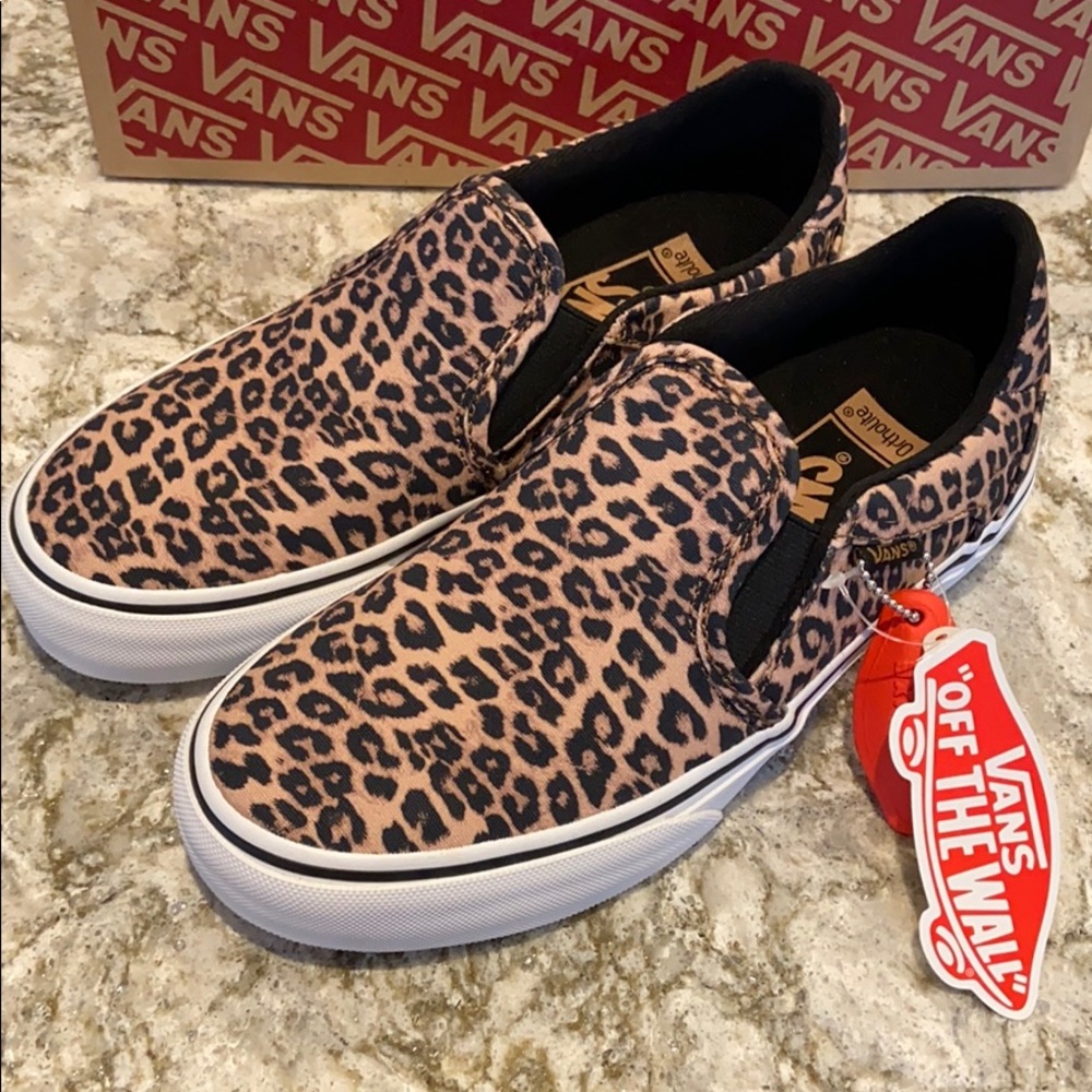 NEW VANS Cheetah Slip On Sneakers 6 Women’s